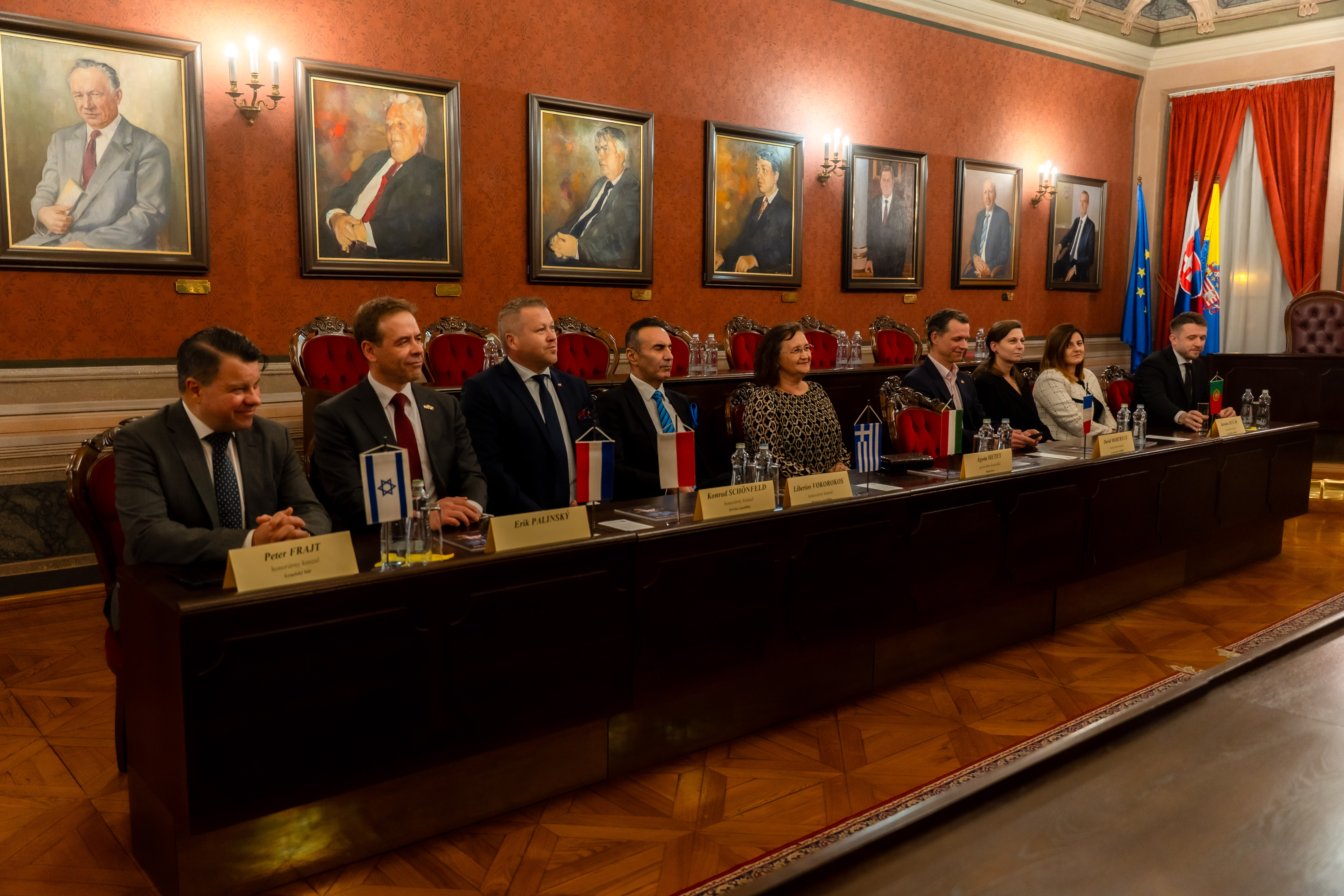 prijatie honorarnych konzulov